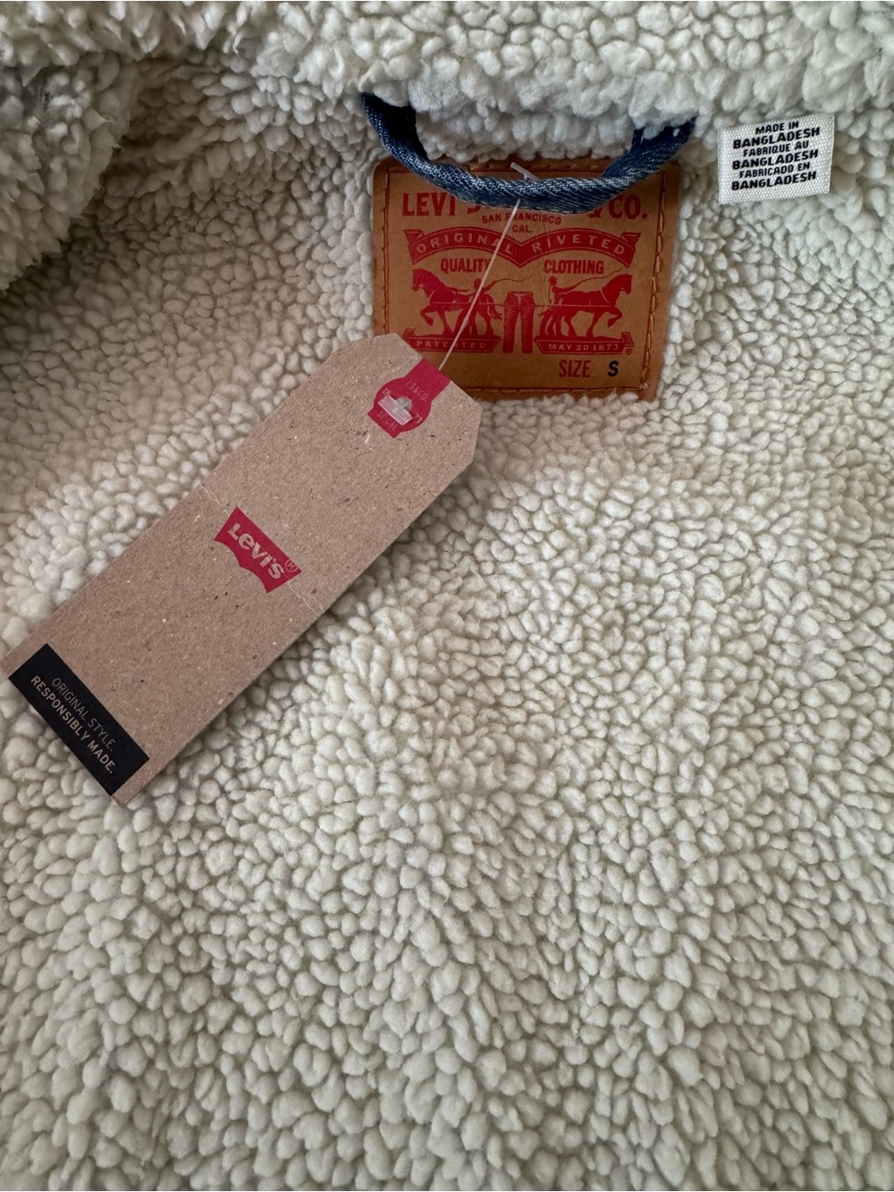 NEW WITH TAGS Levi's Sherpa Denim Trucker Jacket - Picture 3 of 4